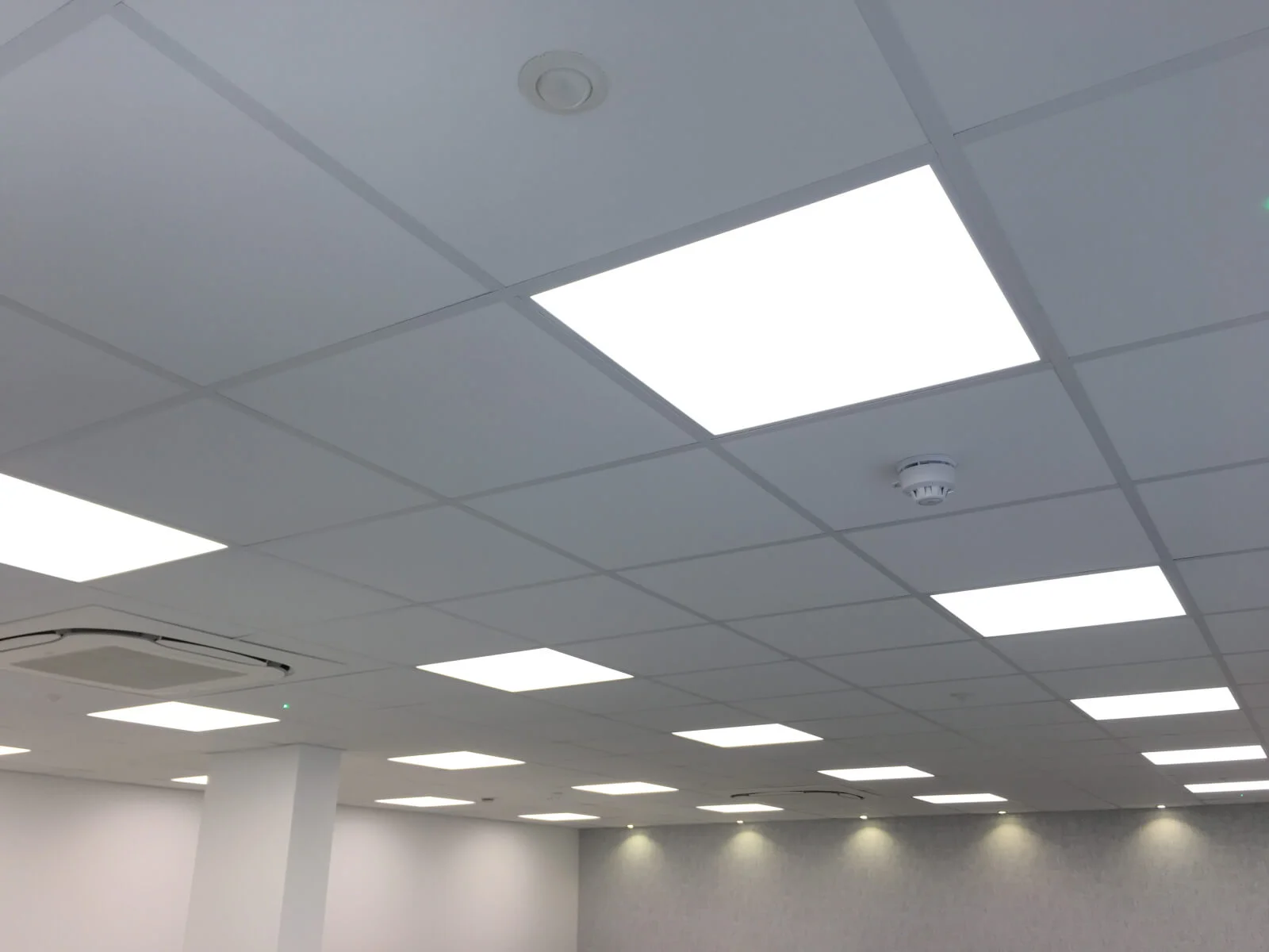 Office space with suspended grid ceiling 4