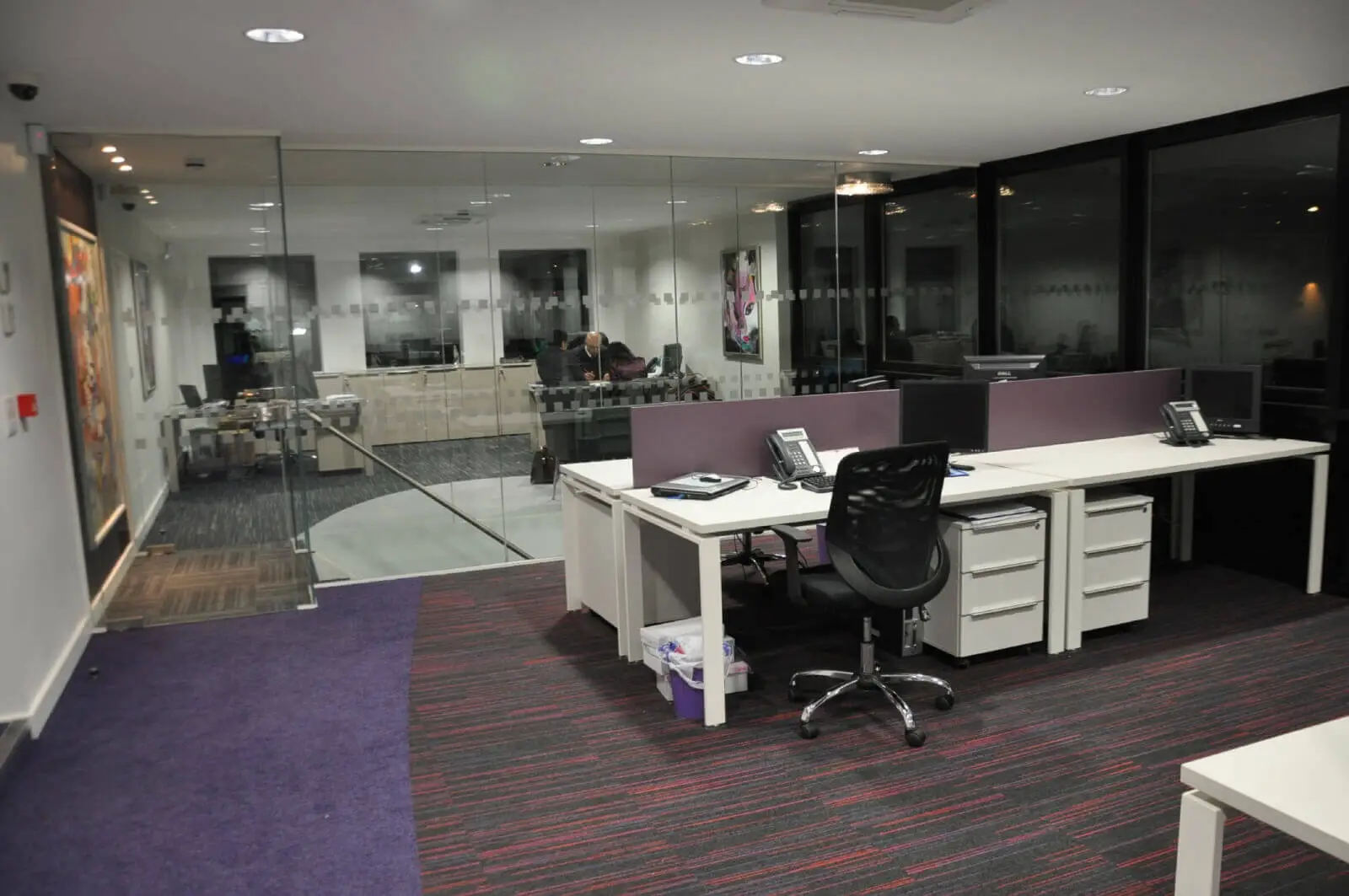 Office space design with Frameless Glass Partitions Screen 15