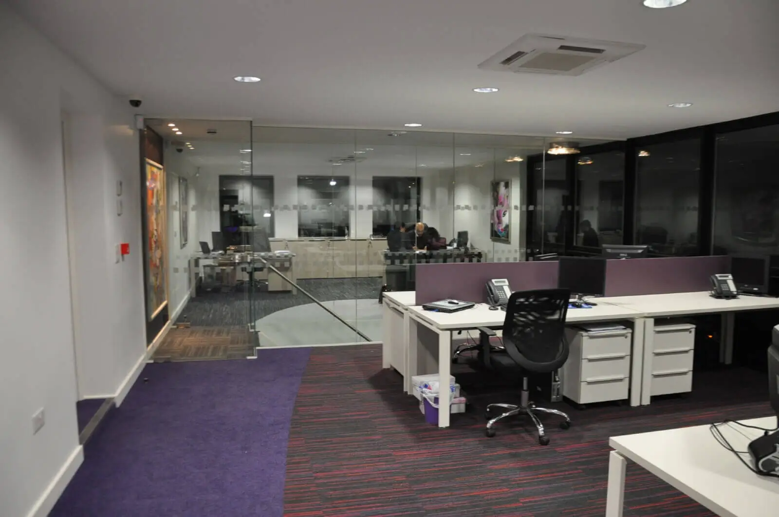 Office space design with Frameless Glass Partitions Screen 16