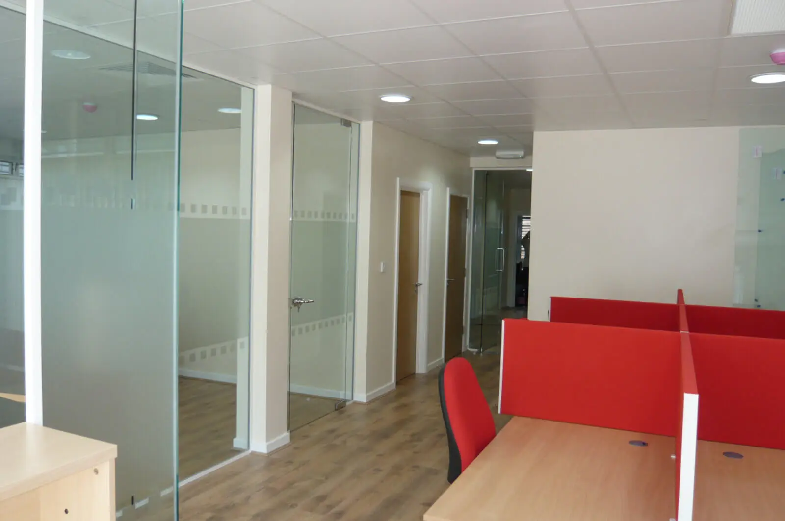 Office space design with Frameless Glass Partitions Screen 20
