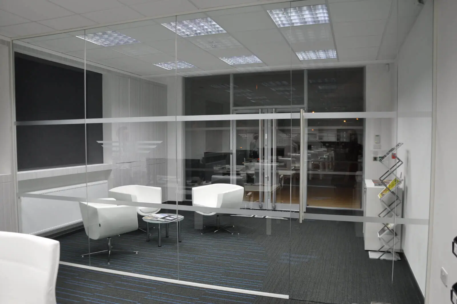 Office space design with Frameless Glass Partitions Screen