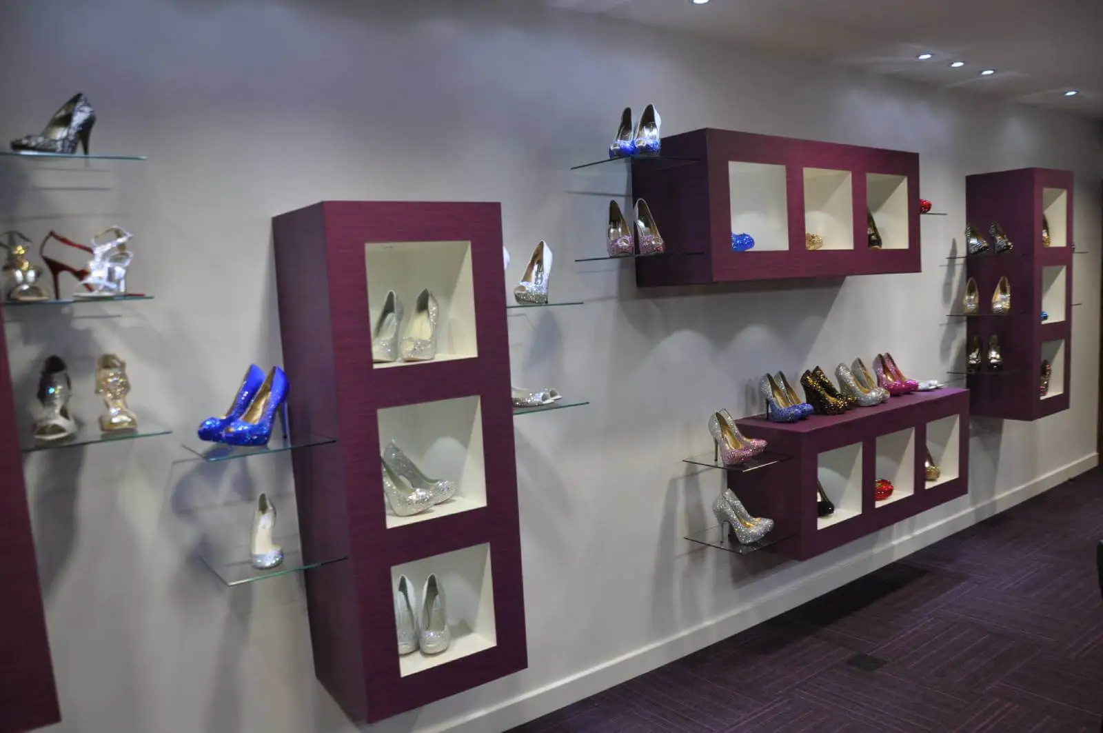 Paradox Fashion Designer Shoes with designer furniture, glass partitions, carpet tile flooring, plasterbaord Ceiling 18 Paradox Fashion Designer Shoes with designer furniture, glass partitions, carpet tile flooring, plasterbaord Ceiling 18