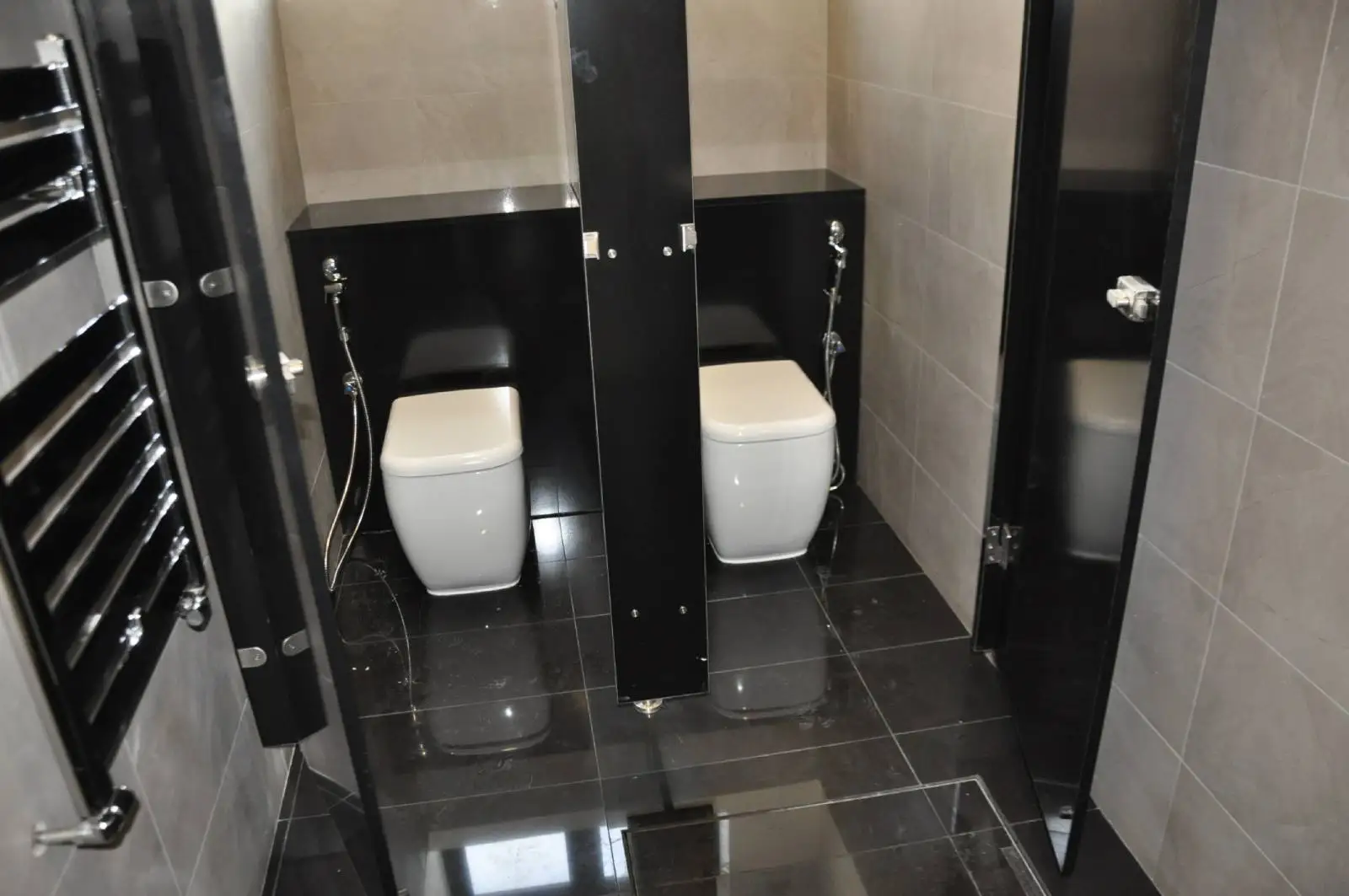 Paradox Fashion Designer Shoes with designer furniture, glass partitions, carpet tile flooring, plasterbaord Ceiling 32 Paradox Fashion Designer Shoes with designer furniture, glass partitions, carpet tile flooring, plasterbaord Ceiling 32
