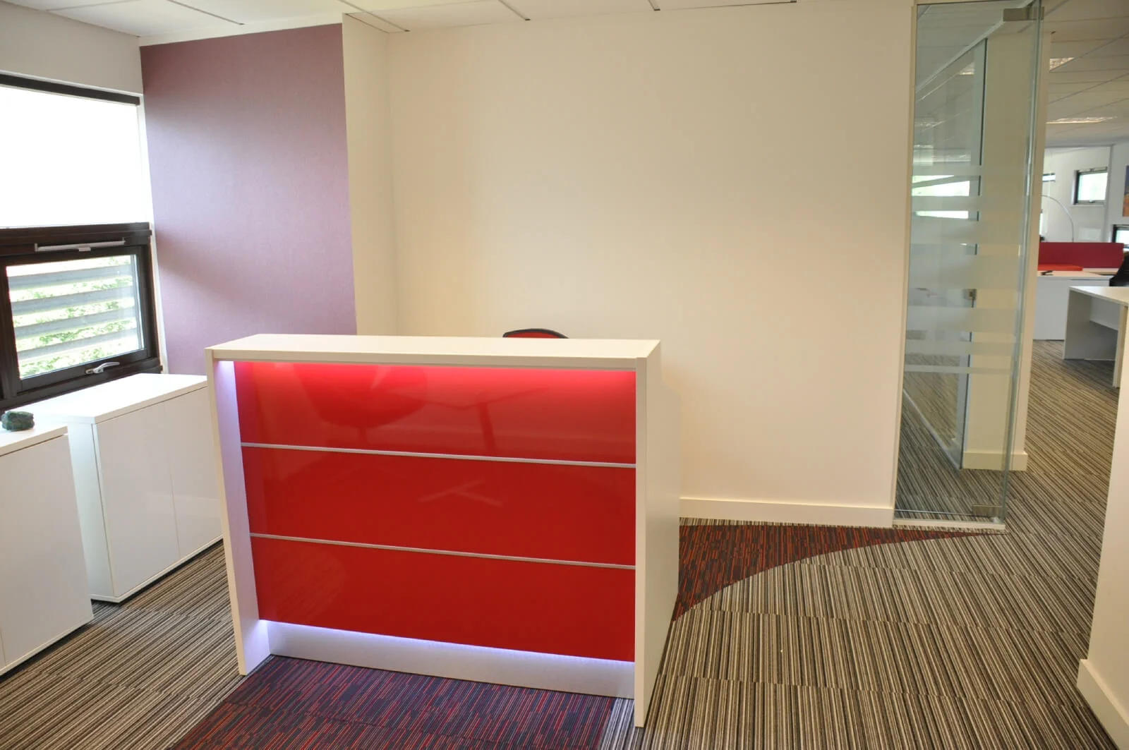 Unimines office space with designer furnitures and laminated wood flooring and suspended grid ceiling and glass partitions screen 1 Unimines office space with designer furnitures and laminated wood flooring and suspended grid ceiling and glass partitions screen 1