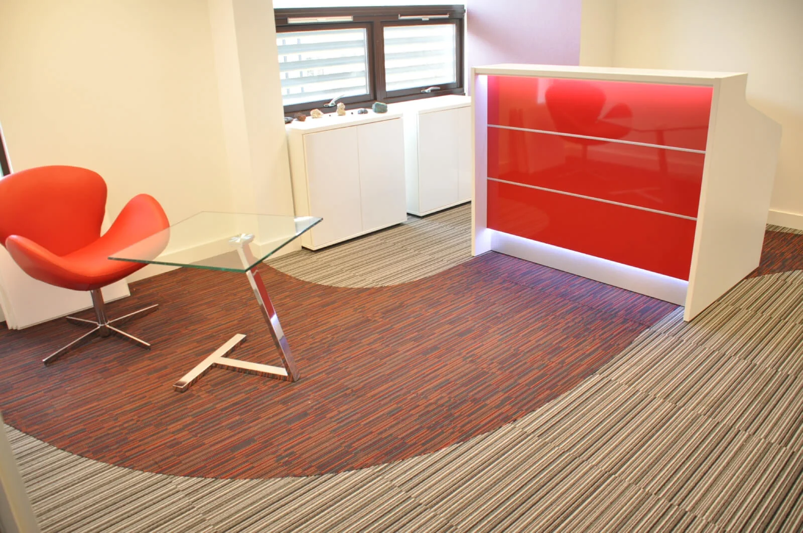 Unimines office space with designer furnitures and laminated wood flooring and suspended grid ceiling and glass partitions screen 2 Unimines office space with designer furnitures and laminated wood flooring and suspended grid ceiling and glass partitions screen 2