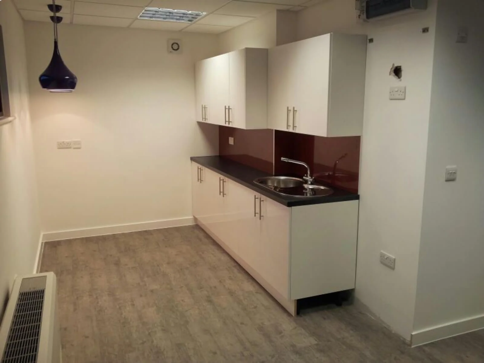 Unimines office space with designer furnitures and laminated wood flooring and suspended grid ceiling and glass partitions screen 29 Unimines office space with designer furnitures and laminated wood flooring and suspended grid ceiling and glass partitions screen 29