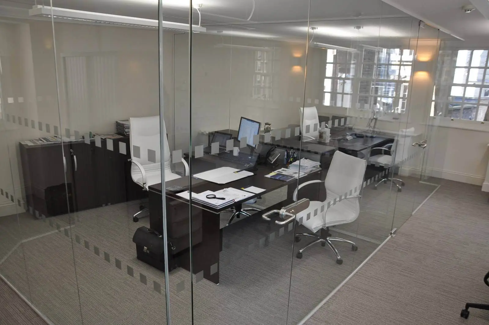 Aprirose-office-space-with-designer-furniture,-plasterboard-ceiling,-laminated-wood-flooring-and-glass-partitions 17