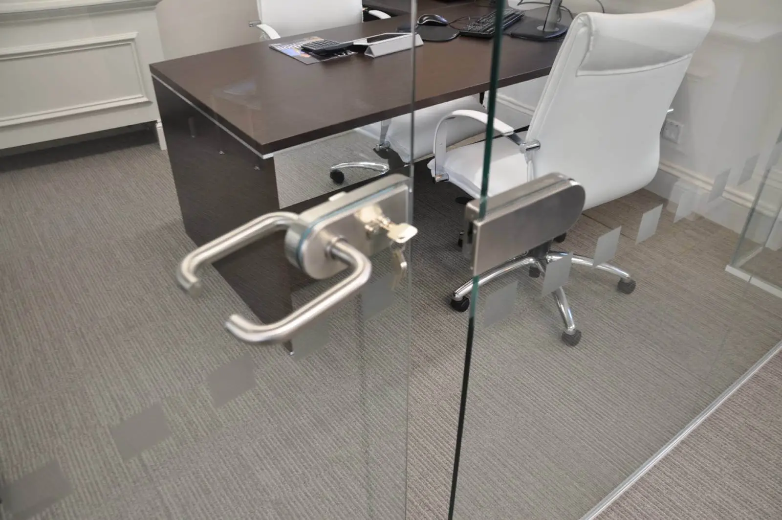 Aprirose-office-space-with-designer-furniture,-plasterboard-ceiling,-laminated-wood-flooring-and-glass-partitions 29