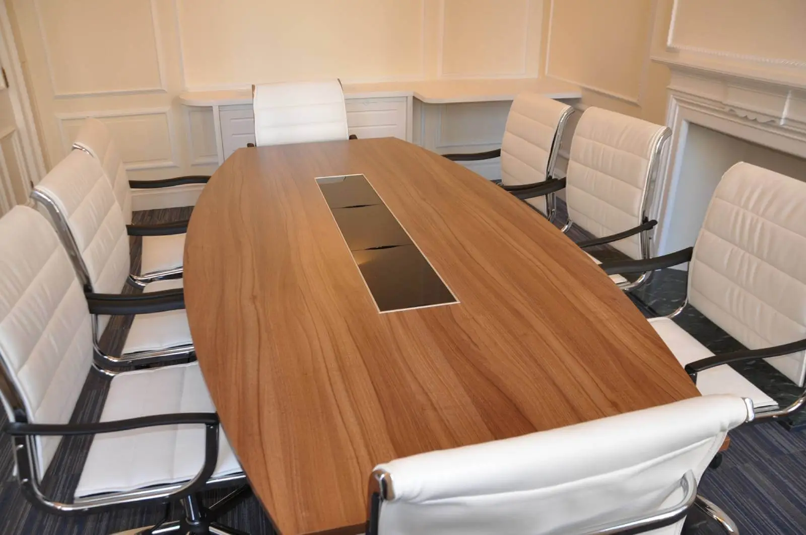 Aprirose-office-space-with-designer-furniture,-plasterboard-ceiling,-laminated-wood-flooring-and-glass-partitions 38