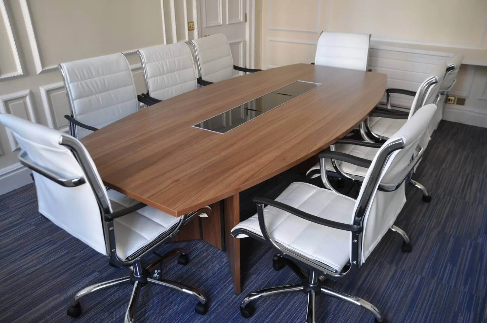 Aprirose-office-space-with-designer-furniture,-plasterboard-ceiling,-laminated-wood-flooring-and-glass-partitions 39