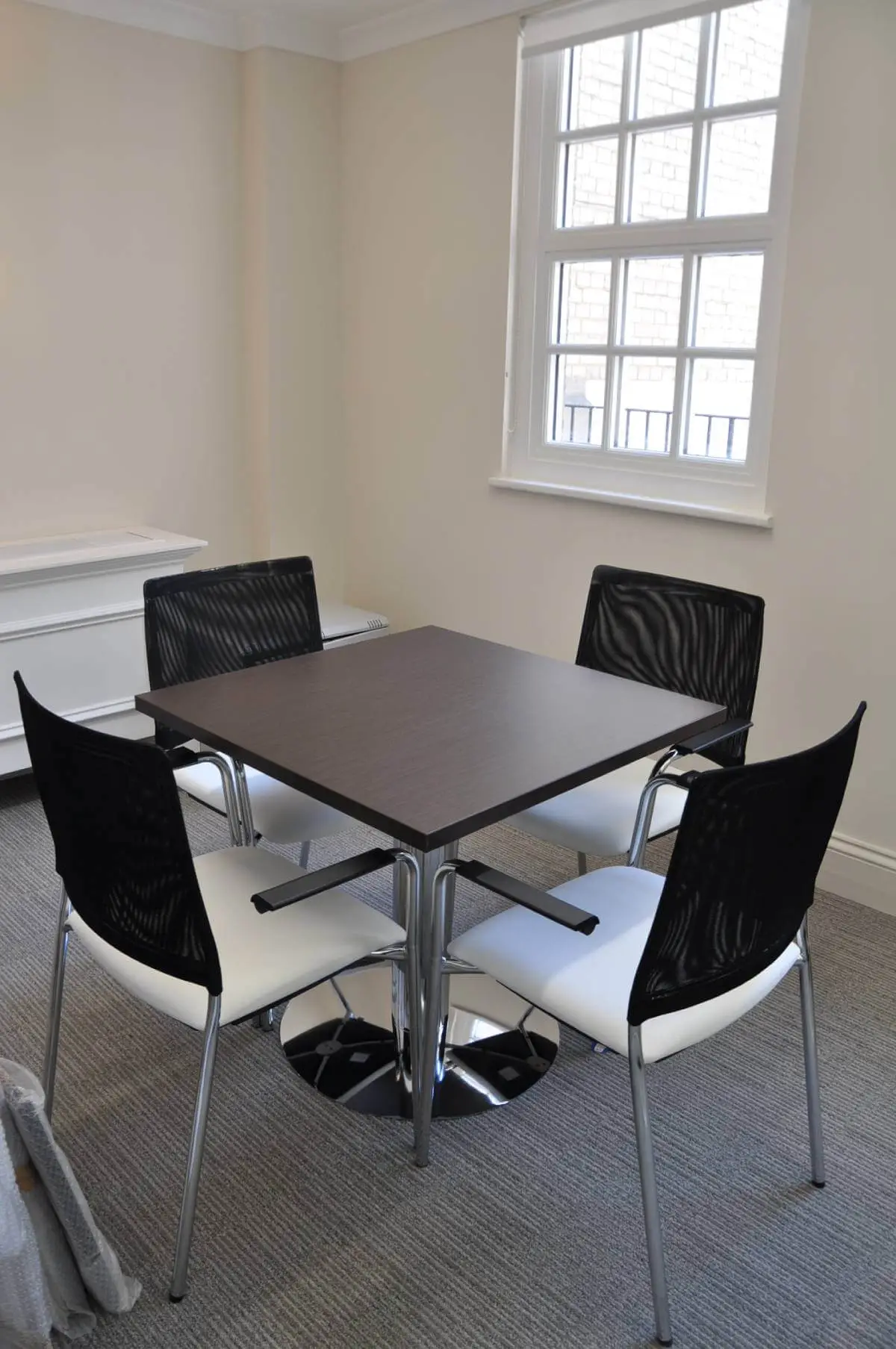 Aprirose-office-space-with-designer-furniture,-plasterboard-ceiling,-laminated-wood-flooring-and-glass-partitions 5