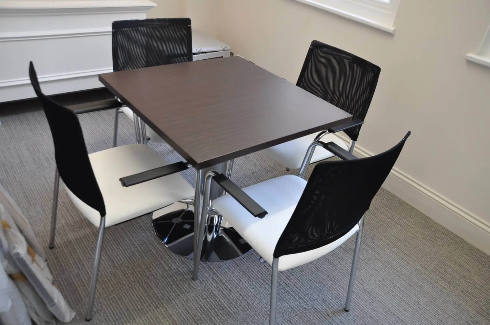Aprirose-office-space-with-designer-furniture,-plasterboard-ceiling,-laminated-wood-flooring-and-glass-partitions 6