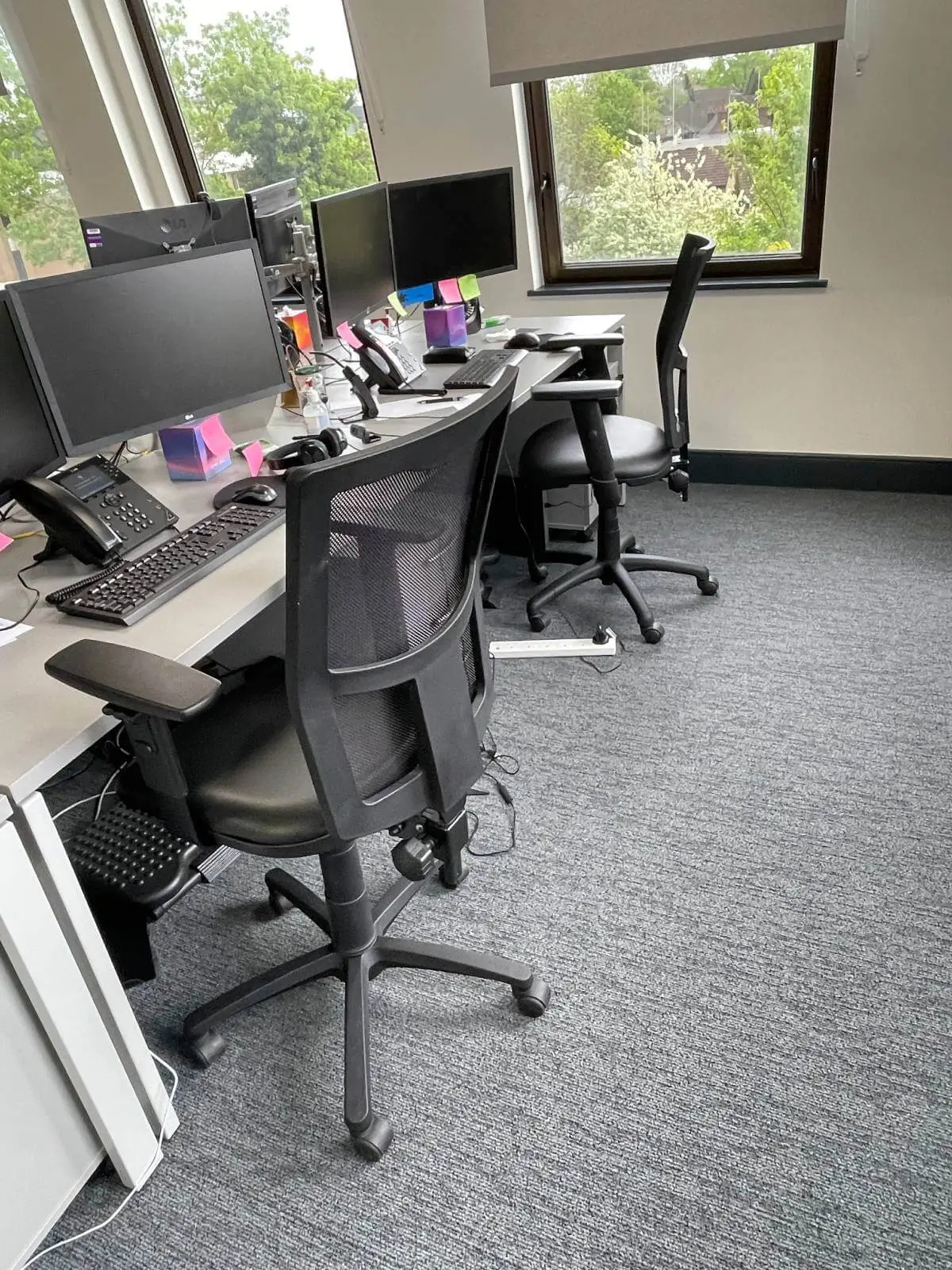 Global Mediation office space with plasterbaord ceiling, designer flooring and glass partitions 16