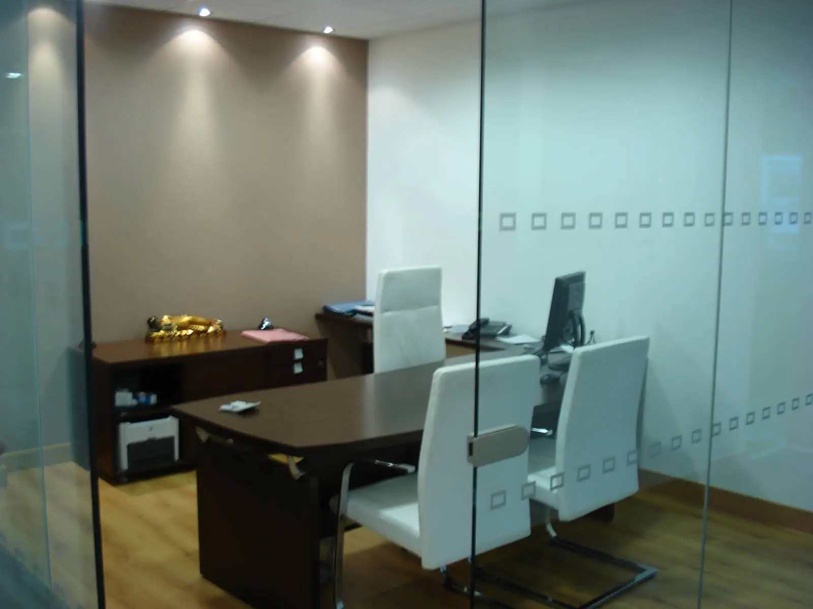 GXI office unit D space design with designer furniture, along with flooring, ceiling, and glass partitions 18