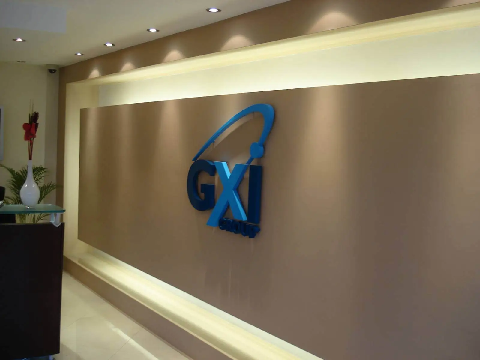 GXI office unit D space design with designer furniture, along with flooring, ceiling, and glass partitions 19