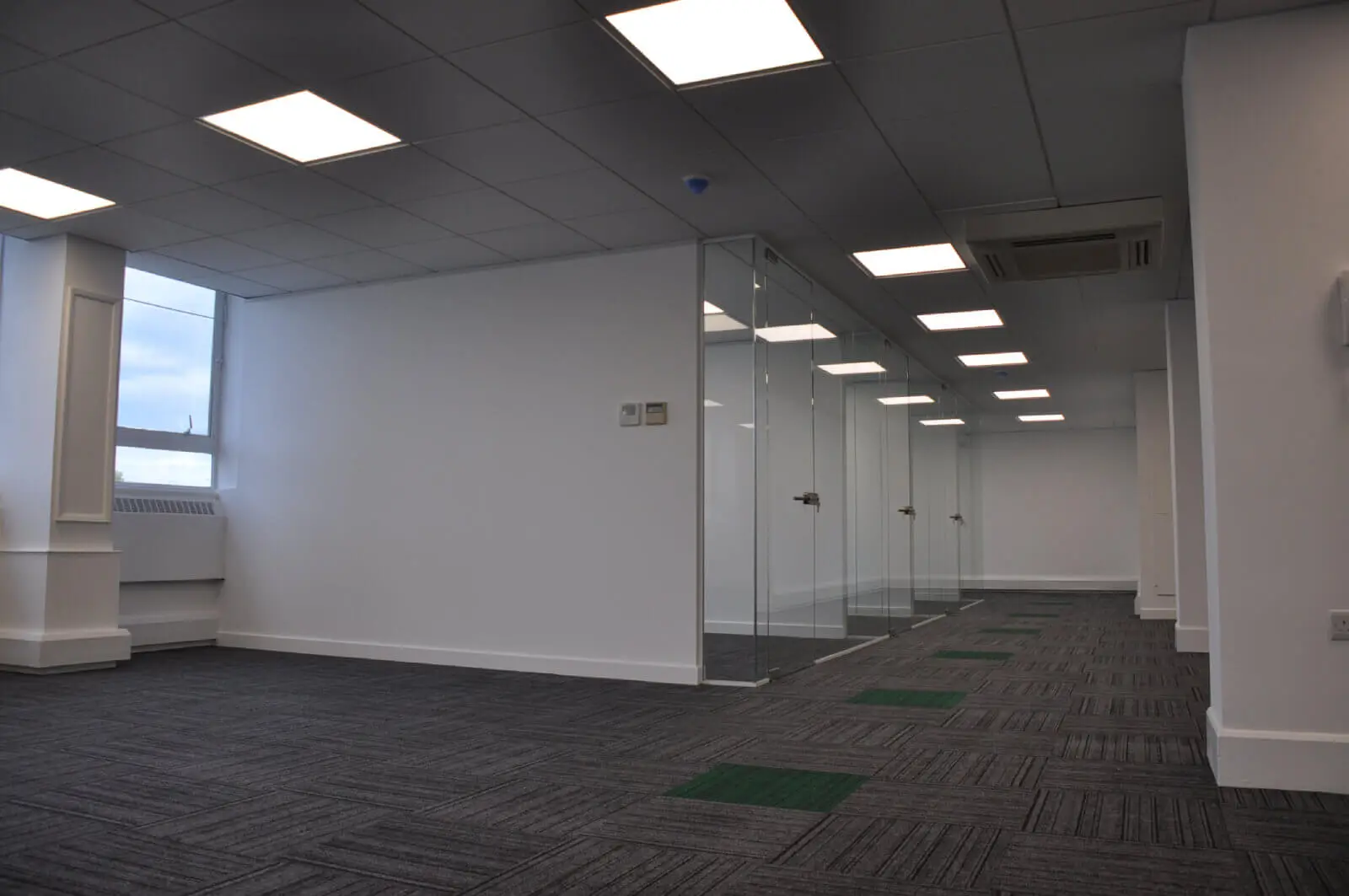 landau morely office design and refurbishment with single glazed glass partitions and furniture 21