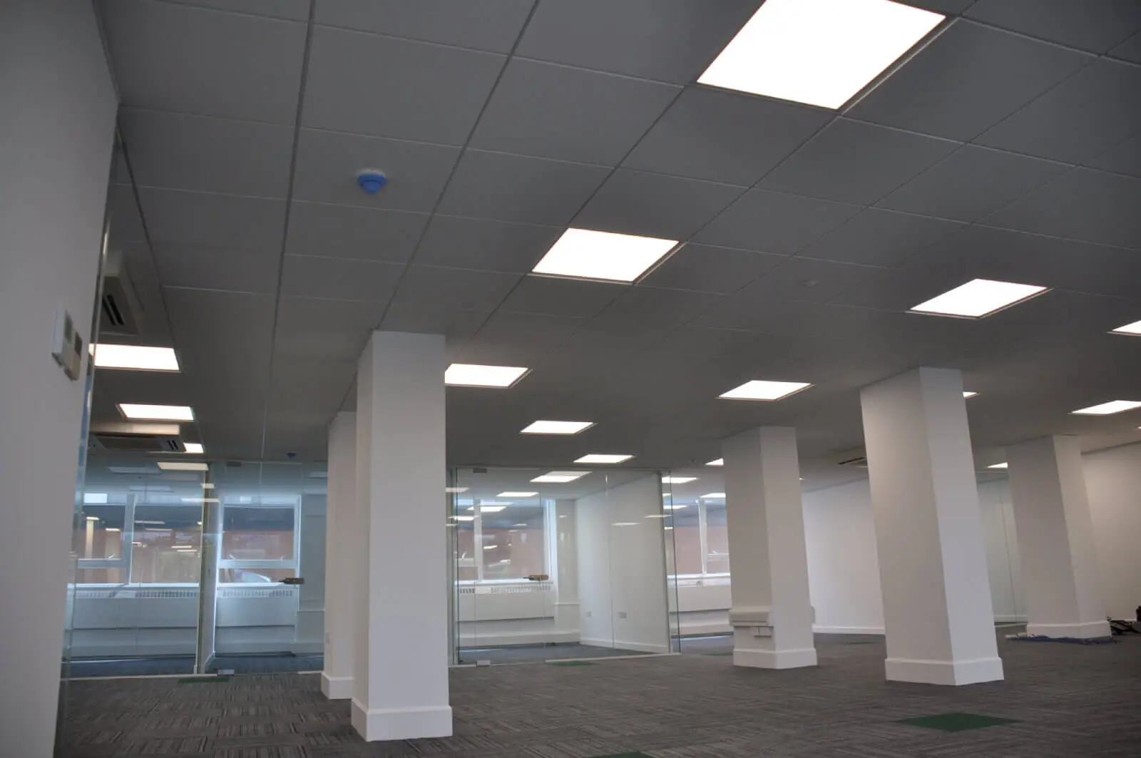 landau morely office design and refurbishment with single glazed glass partitions and furniture 24