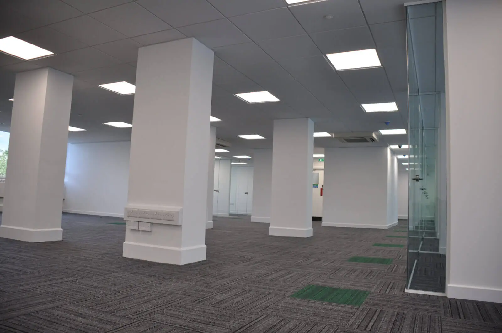 landau morely office design and refurbishment with single glazed glass partitions and furniture 30