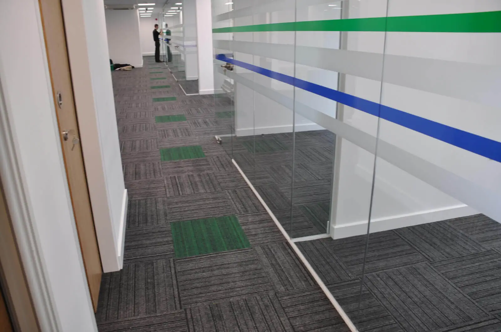 landau morely office design and refurbishment with single glazed glass partitions and furniture 33