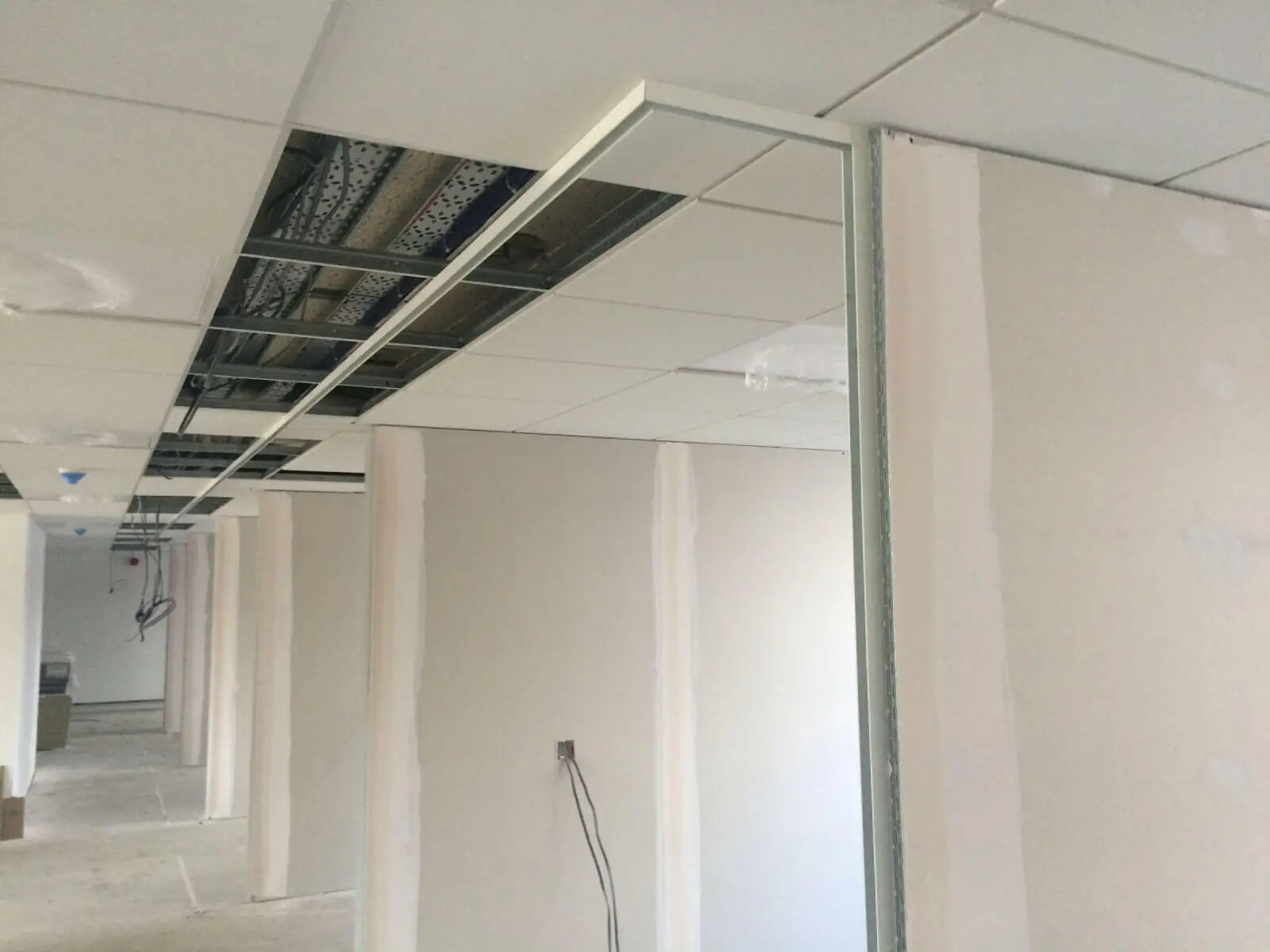 landau morely office design and refurbishment with single glazed glass partitions and furniture 38