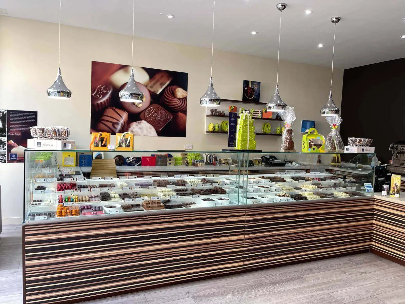 Leonidas shop space design and refurbishment 12