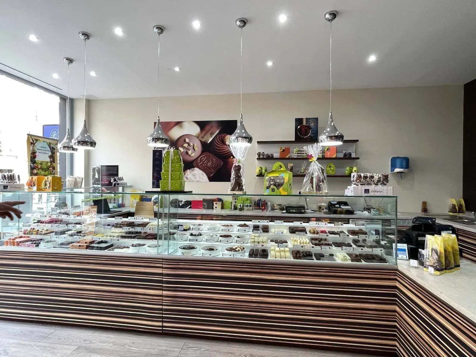Leonidas shop space design and refurbishment 14