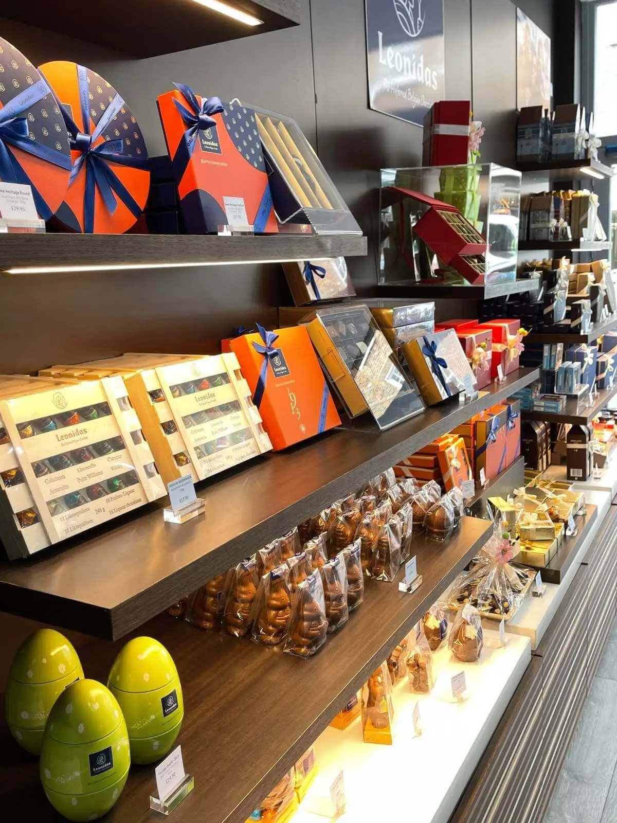 Leonidas shop space design and refurbishment 15