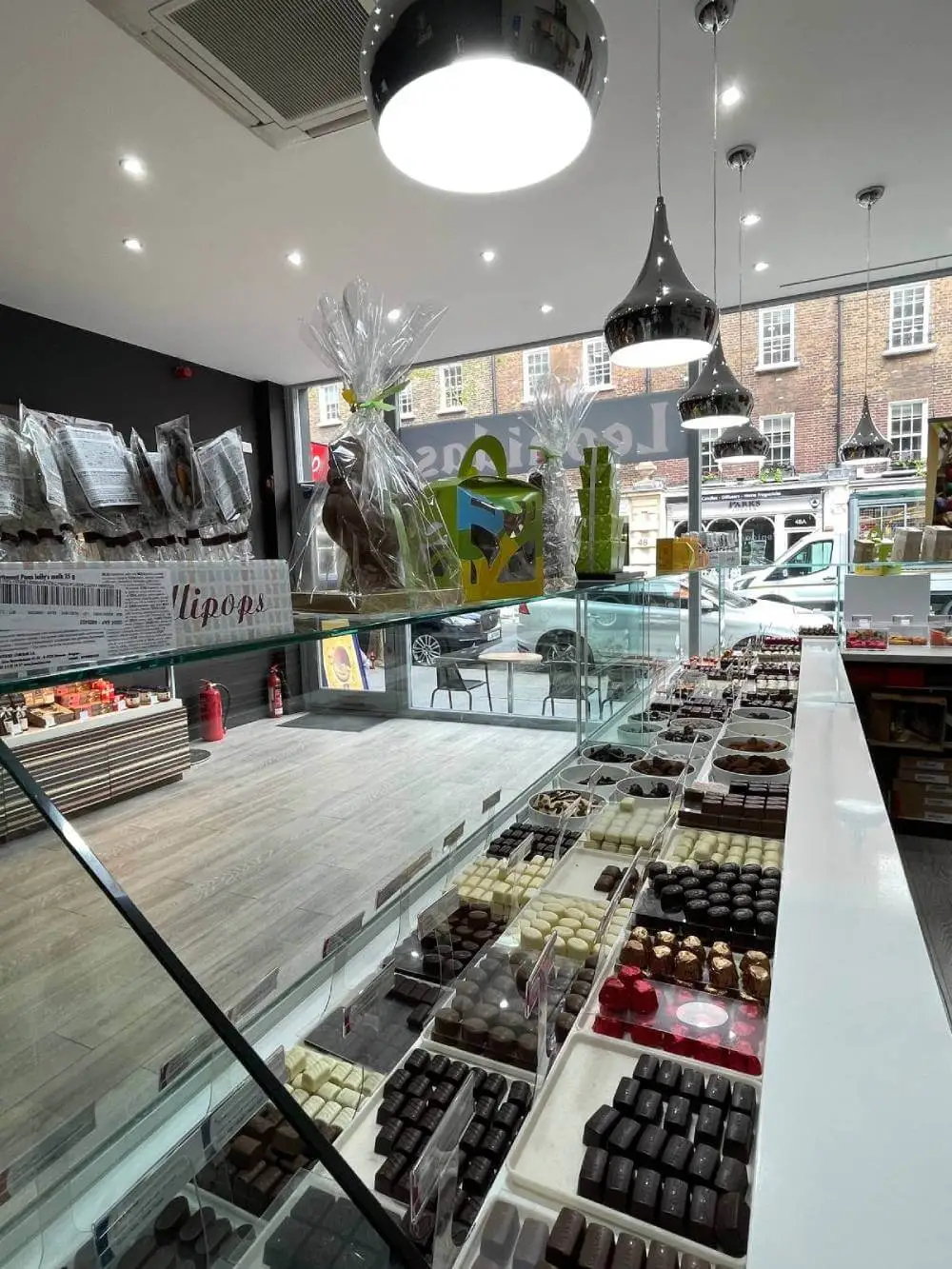 Leonidas shop space design and refurbishment 16