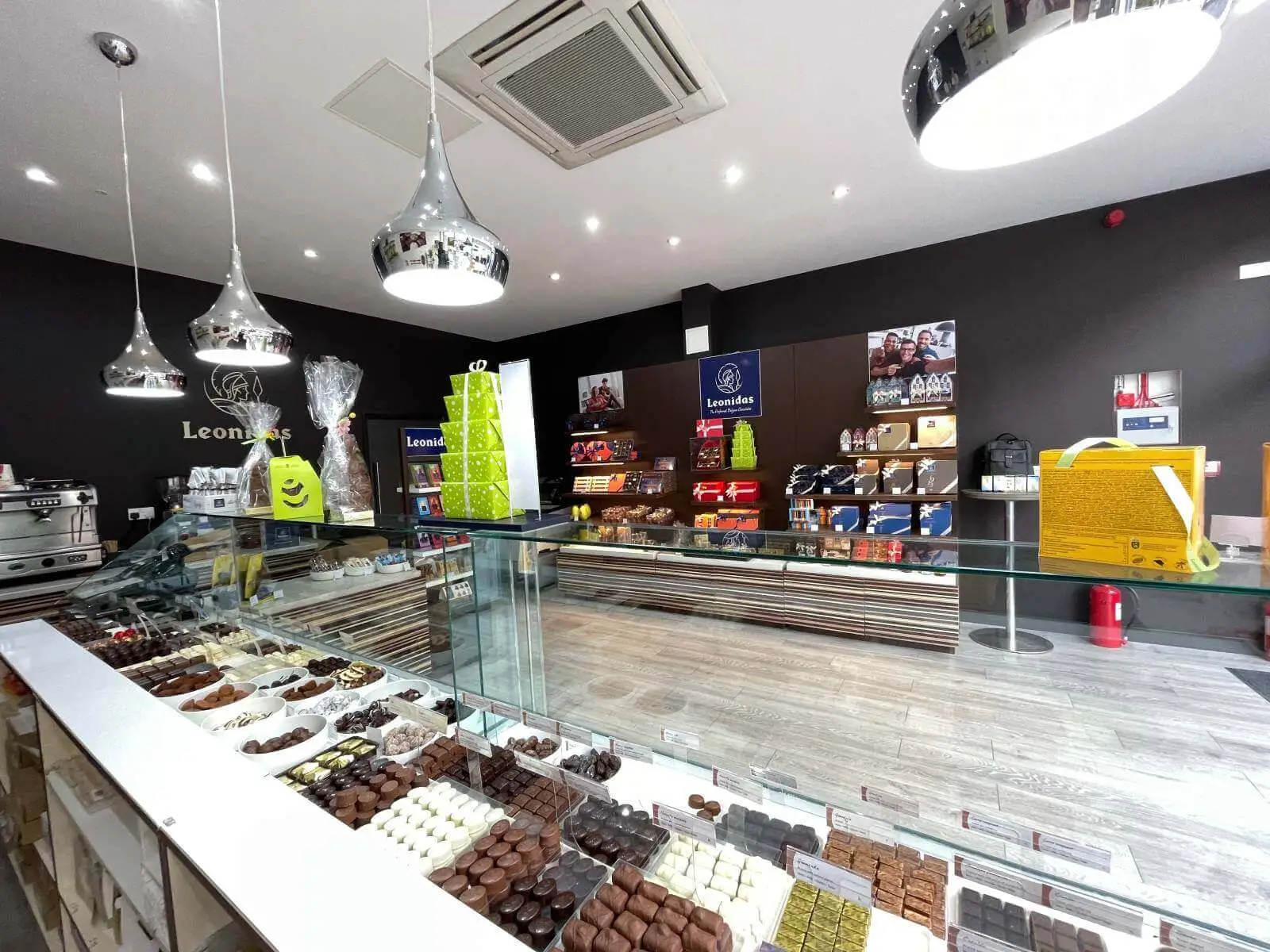 Leonidas shop space design and refurbishment 18