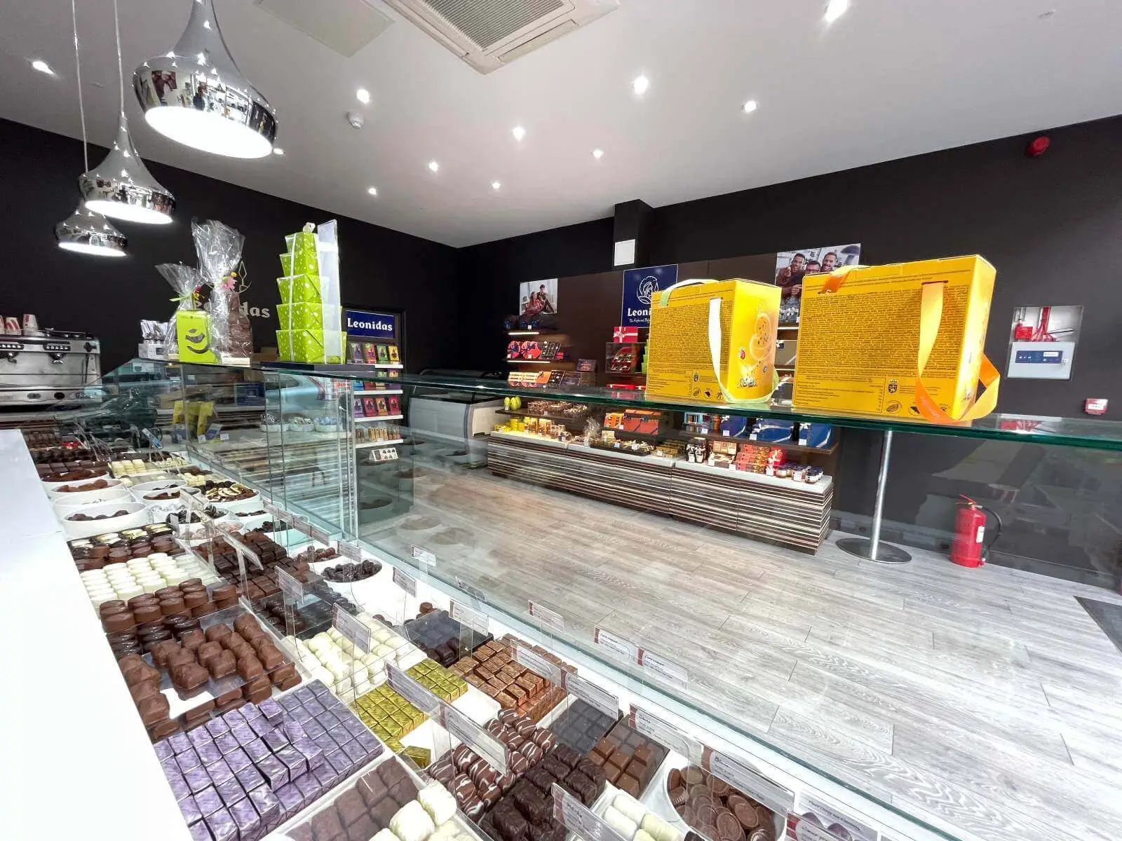 Leonidas shop space design and refurbishment 19