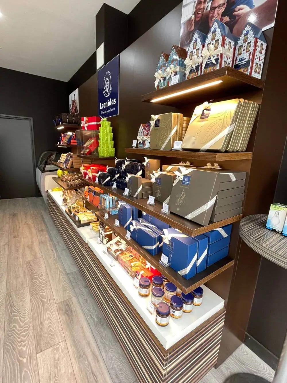 Leonidas shop space design and refurbishment 25