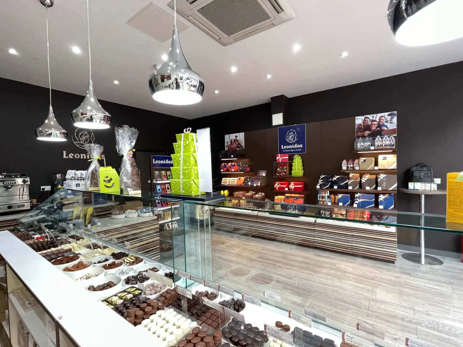 Leonidas shop space design and refurbishment