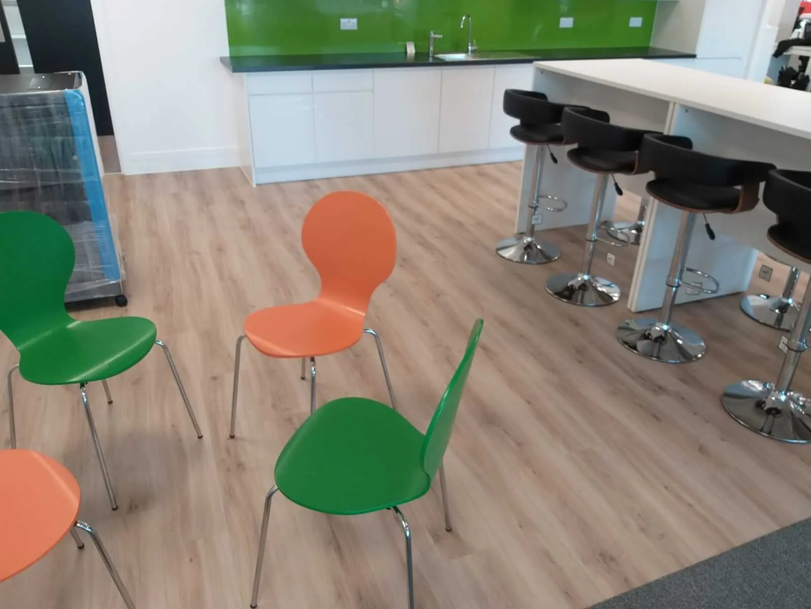 Oppo office space with designer single and back to back desks chairs and glass partitions 21