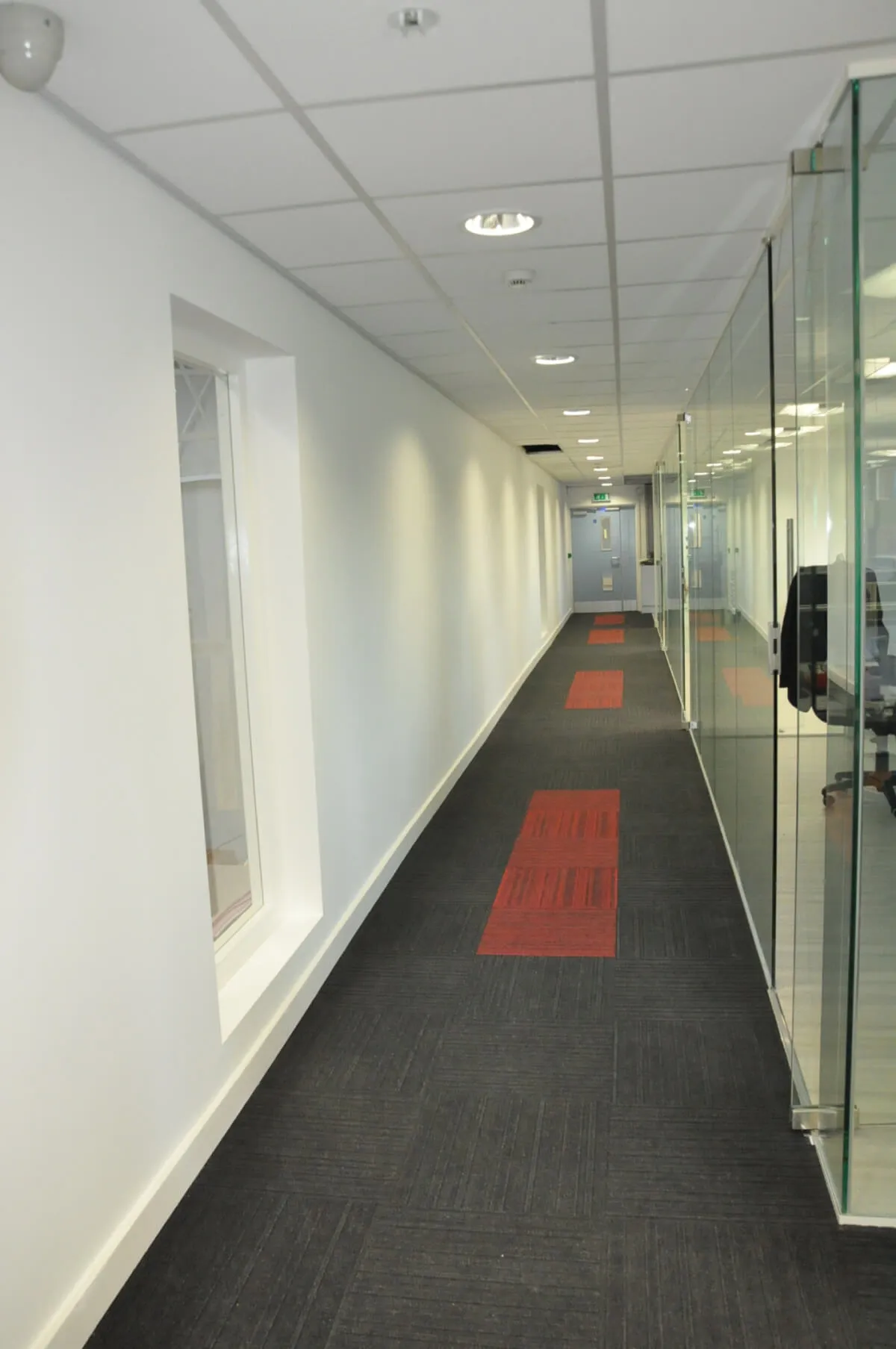 Tansales office with single glazed with frameless doors glass partitions and desinger furniture 13