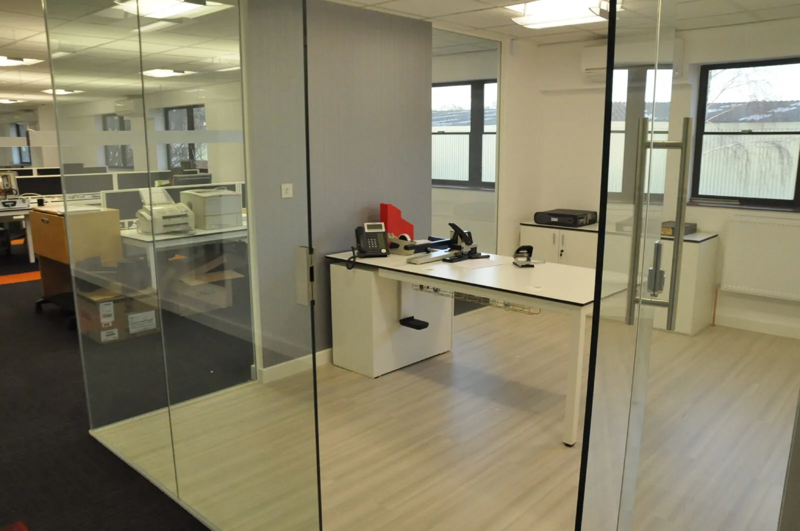 Tansales office with single glazed with frameless doors glass partitions and desinger furniture 17