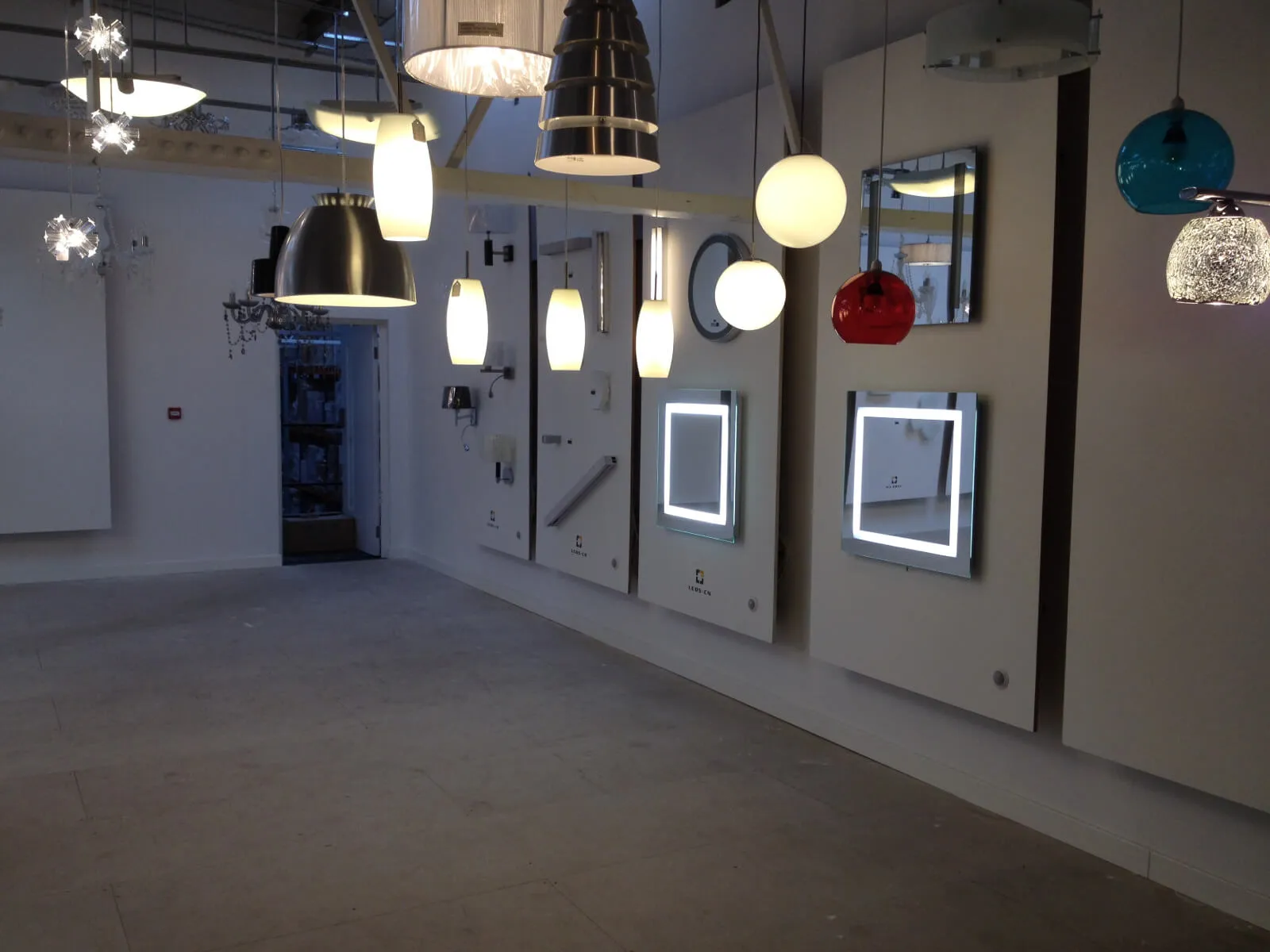 Tansales office with single glazed with frameless doors glass partitions and desinger furniture 47