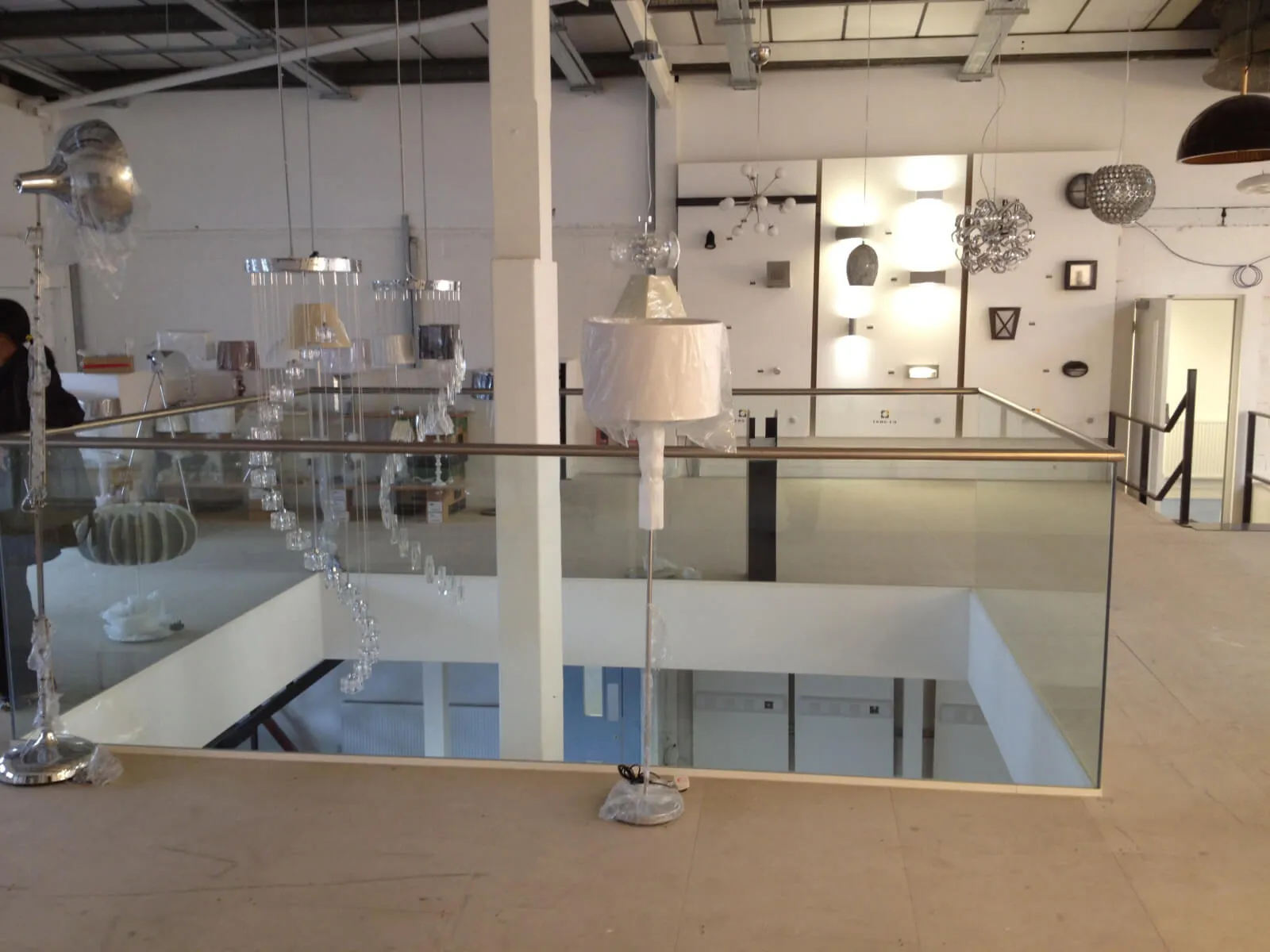 Tansales office with single glazed with frameless doors glass partitions and desinger furniture 53