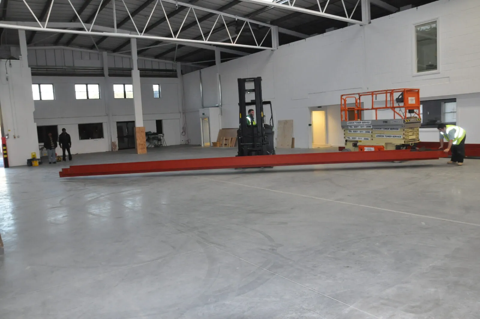 Tansales office with single glazed with frameless doors glass partitions and desinger furniture 8