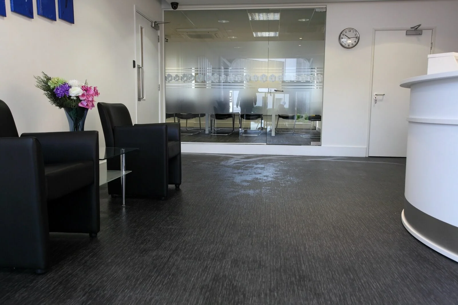 Tempus Court office with single glazed with frameless doors glass partitions and desinger furniture 12