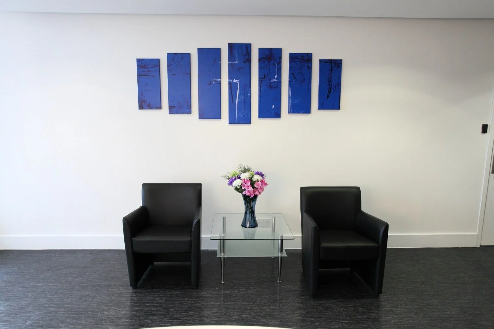 Tempus Court office with single glazed with frameless doors glass partitions and desinger furniture 13