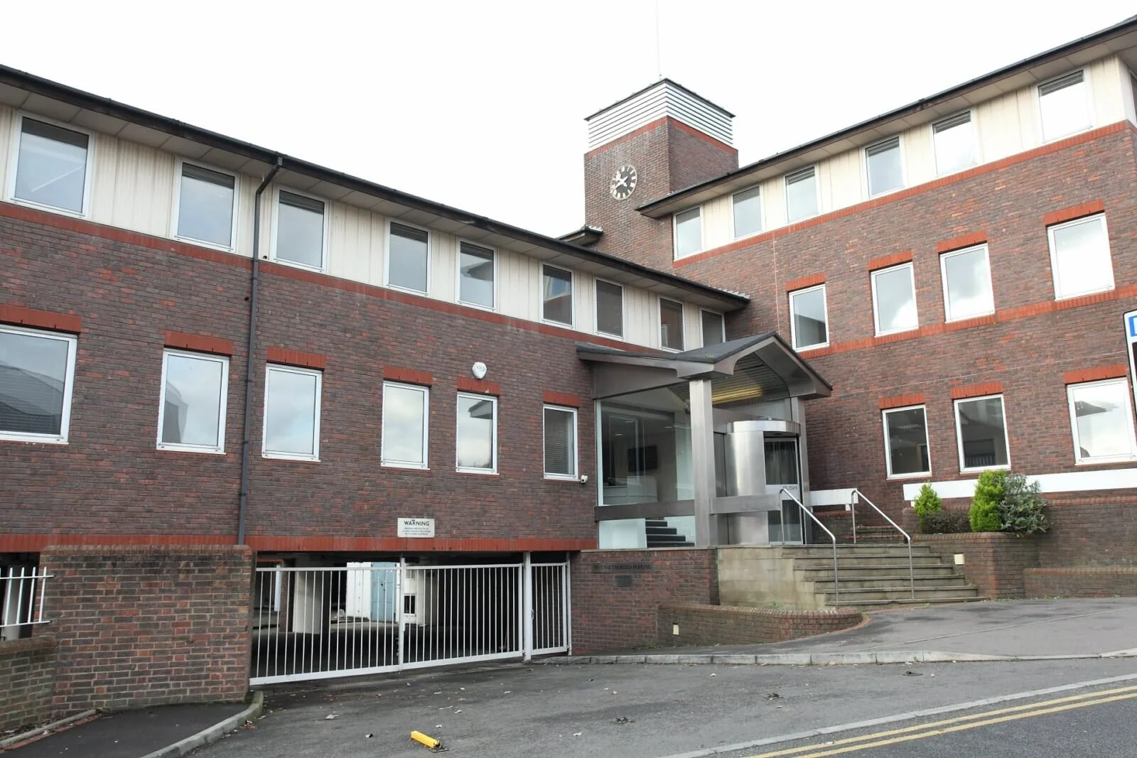 Tempus Court office with single glazed with frameless doors glass partitions and desinger furniture 14