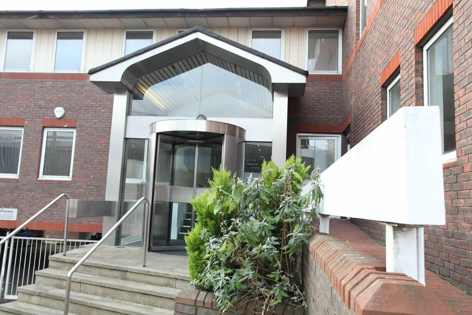 Tempus Court office with single glazed with frameless doors glass partitions and desinger furniture 16