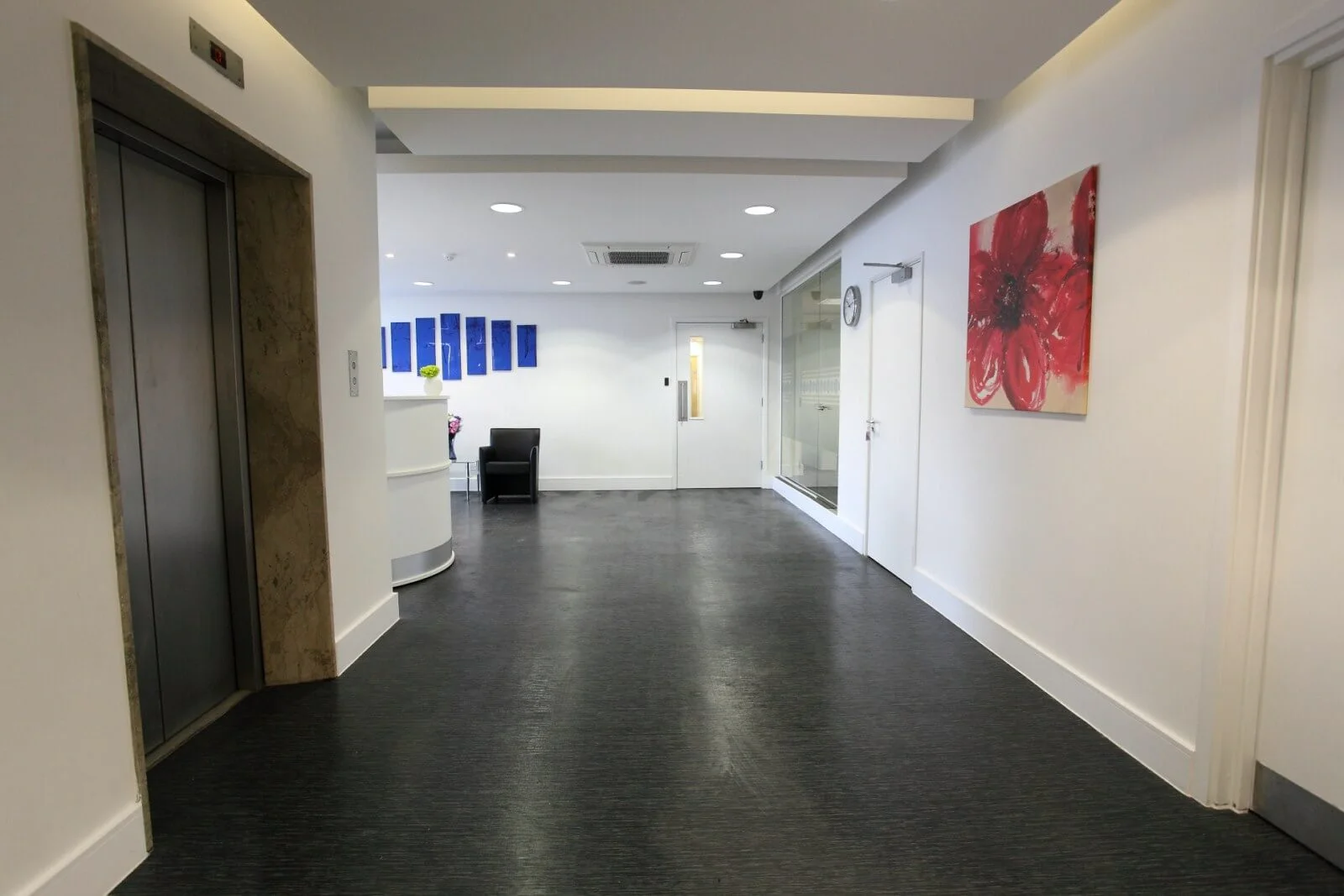 Tempus Court office with single glazed with frameless doors glass partitions and desinger furniture 18