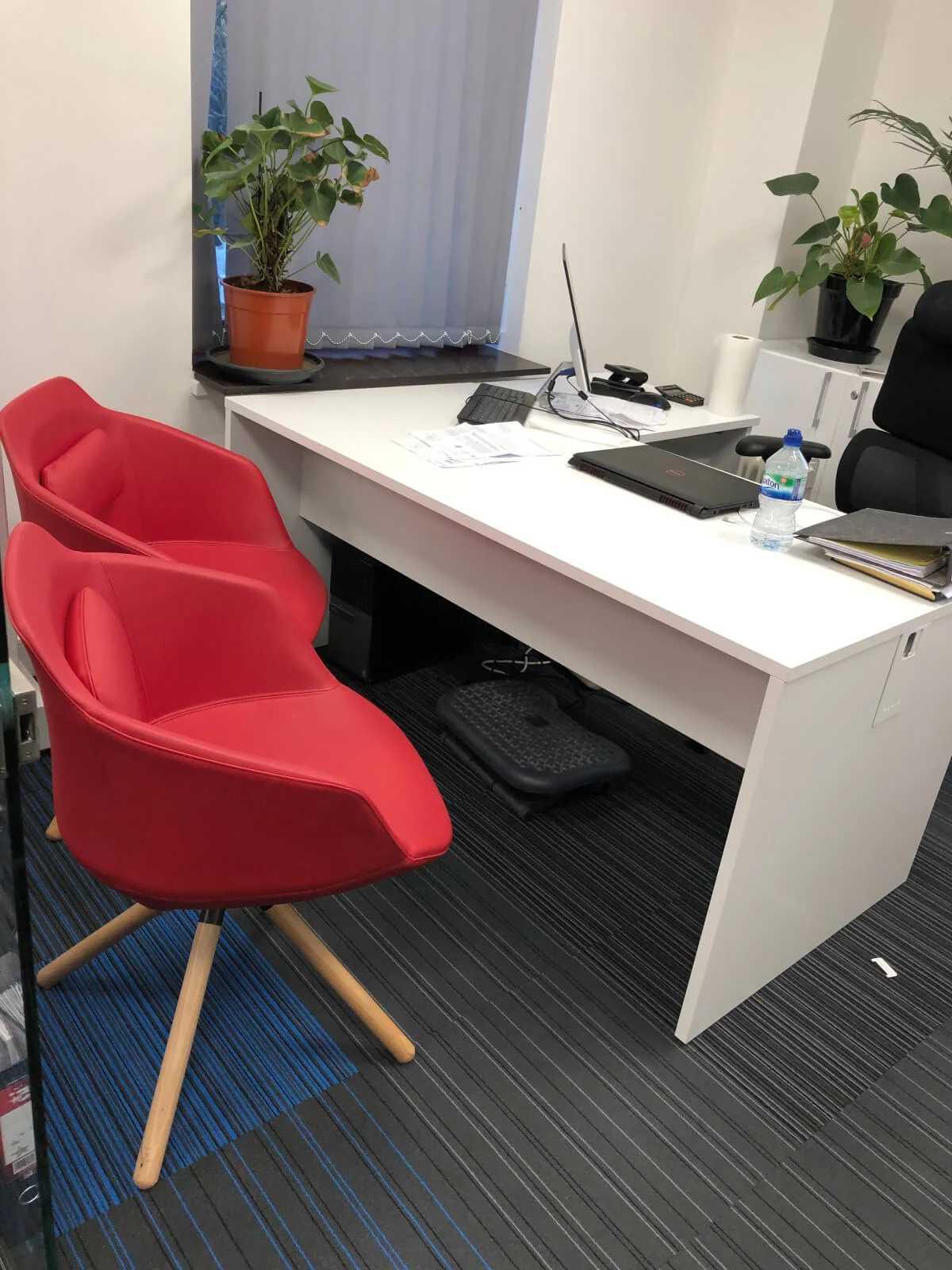veswas office space with designer furnitures and raised flooring and suspended grid ceiling and glass partitions screen 10