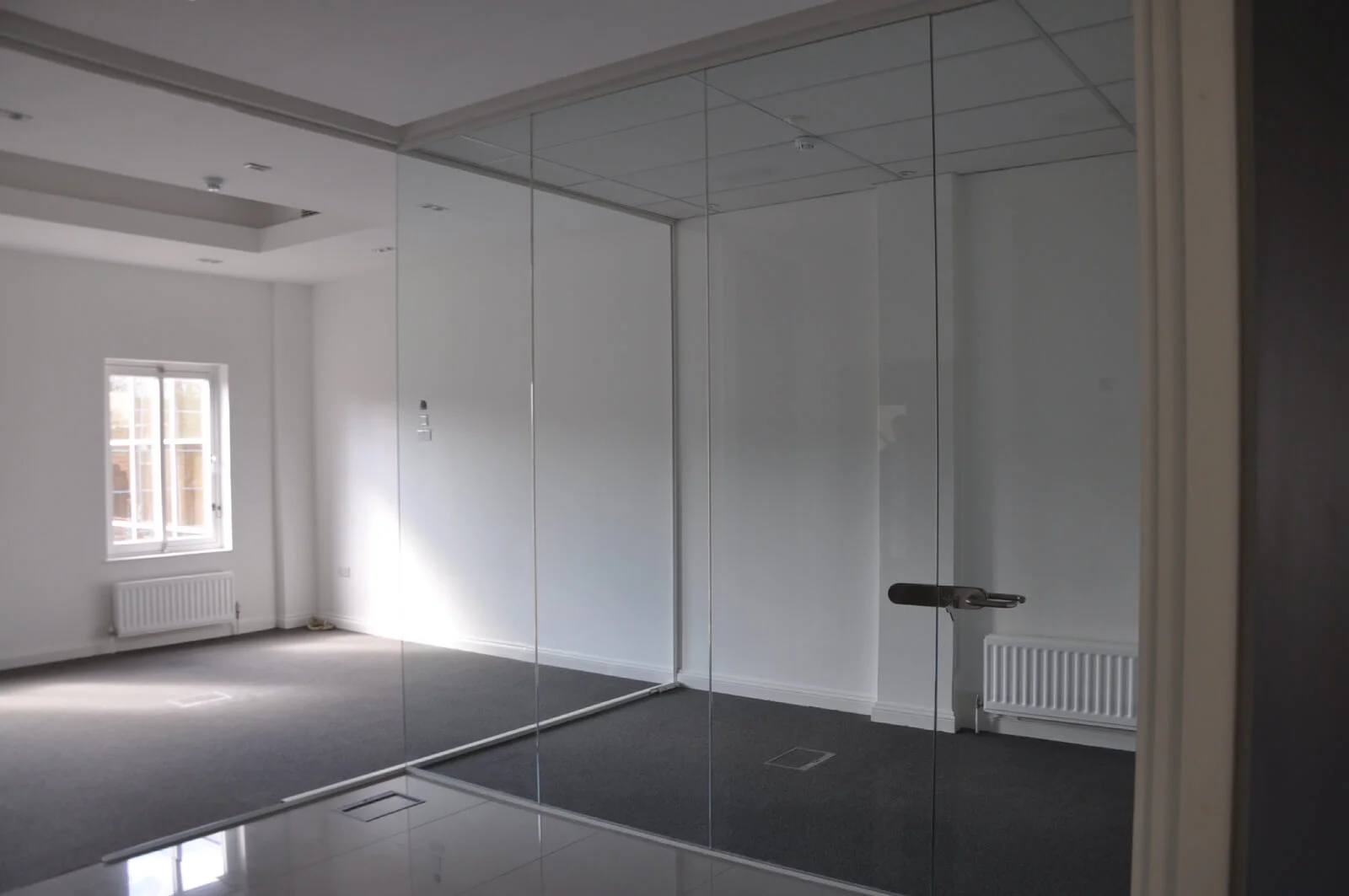 World Sim office with single glazed with frameless doors glass partitions and desinger furniture 12