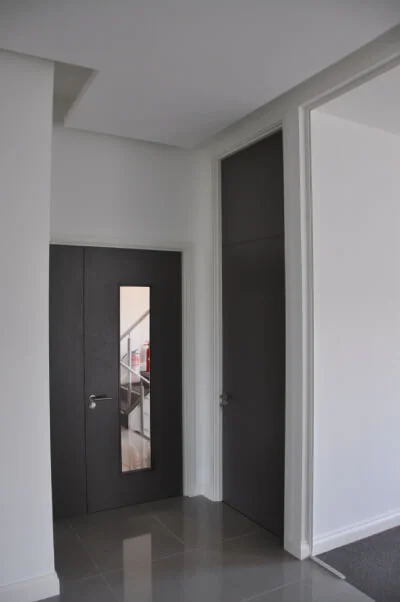 World Sim office with single glazed with frameless doors glass partitions and desinger furniture 13
