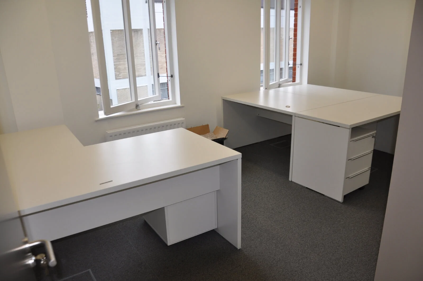 World Sim office with single glazed with frameless doors glass partitions and desinger furniture 17