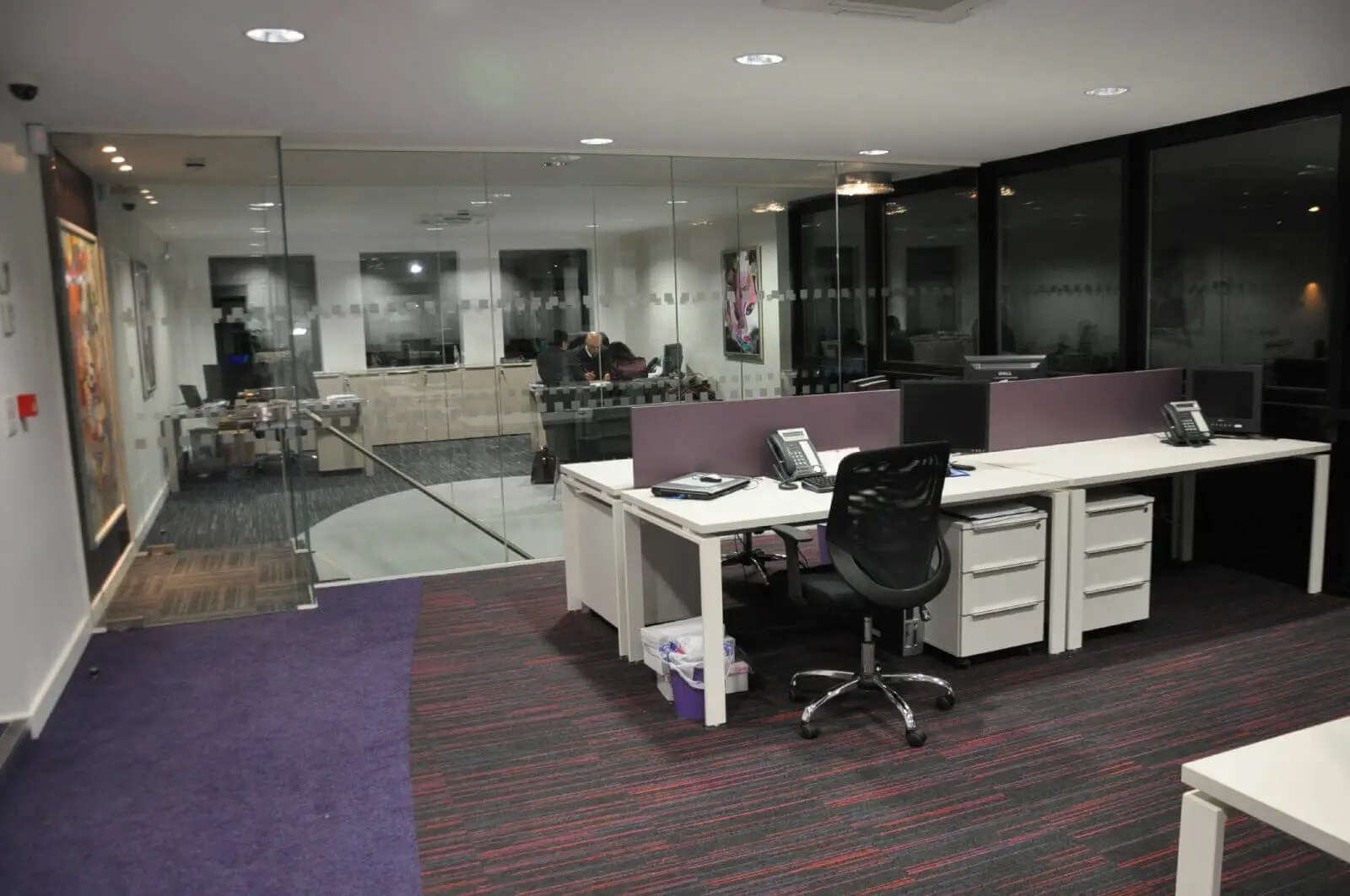 Office space design with Frameless Glass Partitions Screen 15 Office space design with Frameless Glass Partitions Screen 15