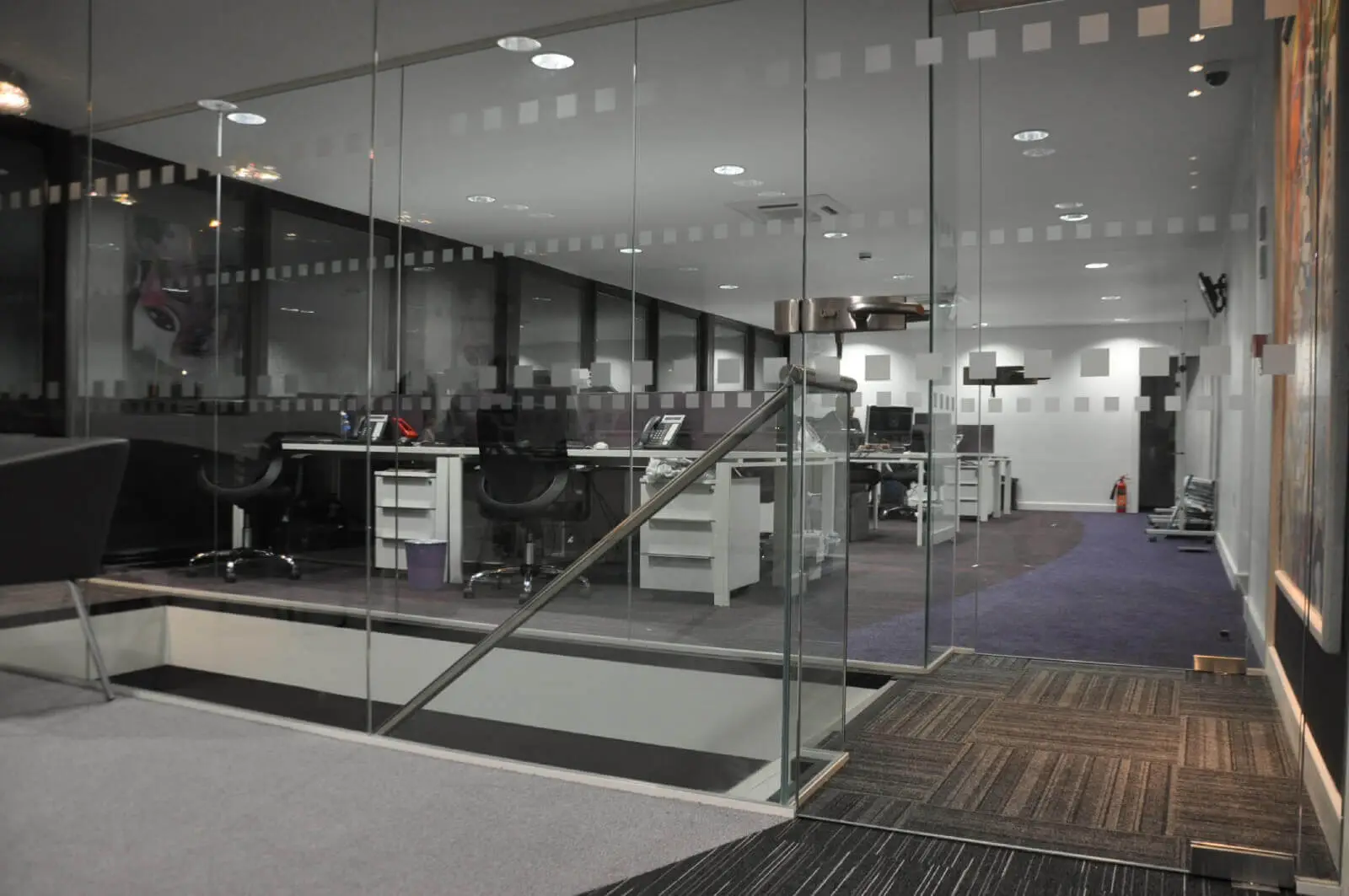 Office space design with Frameless Glass Partitions Screen 18 Office space design with Frameless Glass Partitions Screen 18