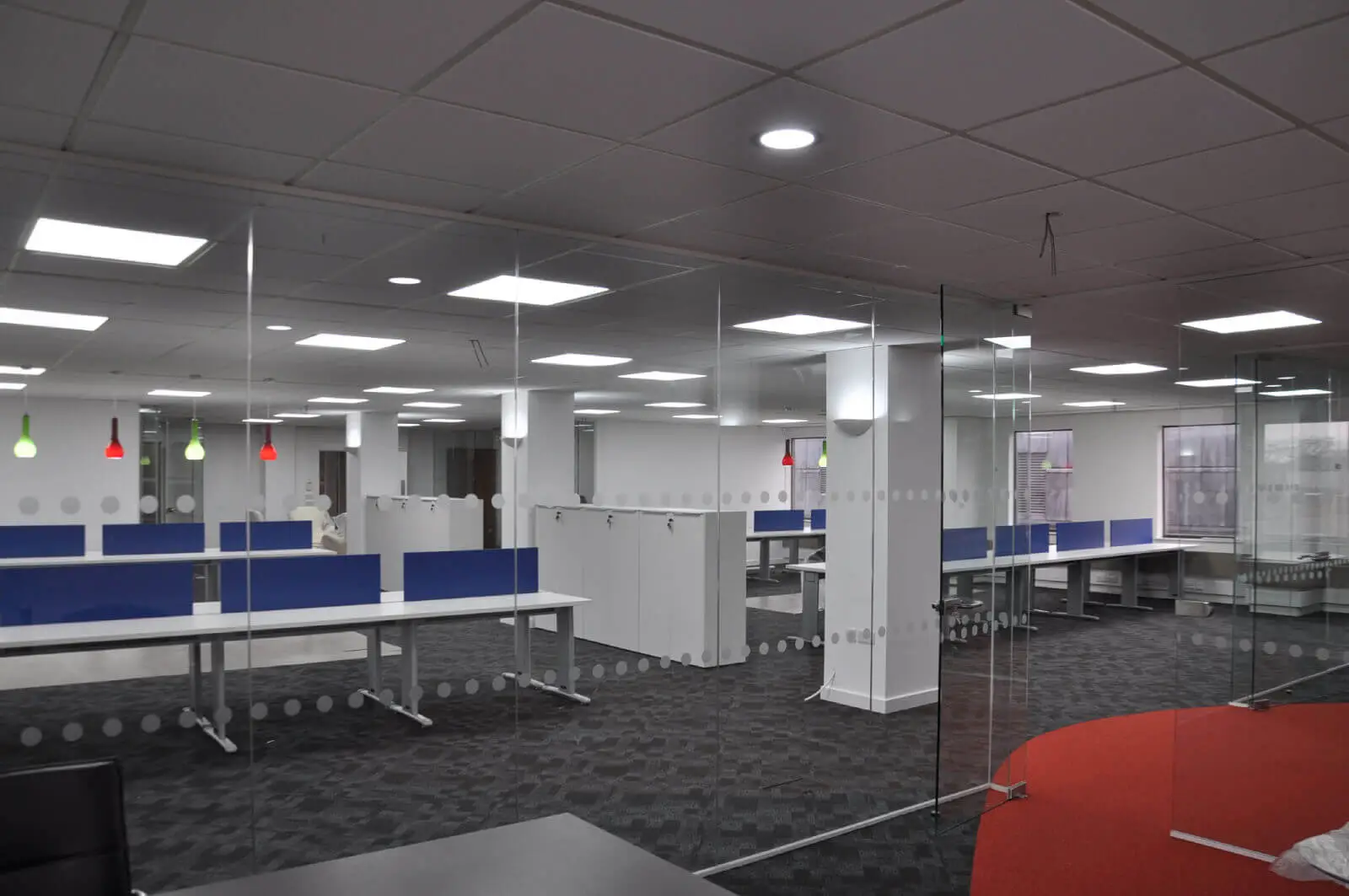 Office space design with Frameless Glass Partitions Screen 3 Office space design with Frameless Glass Partitions Screen 3